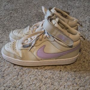 Nike Kids High-Top Sneakers in Cream and Purple 5.5